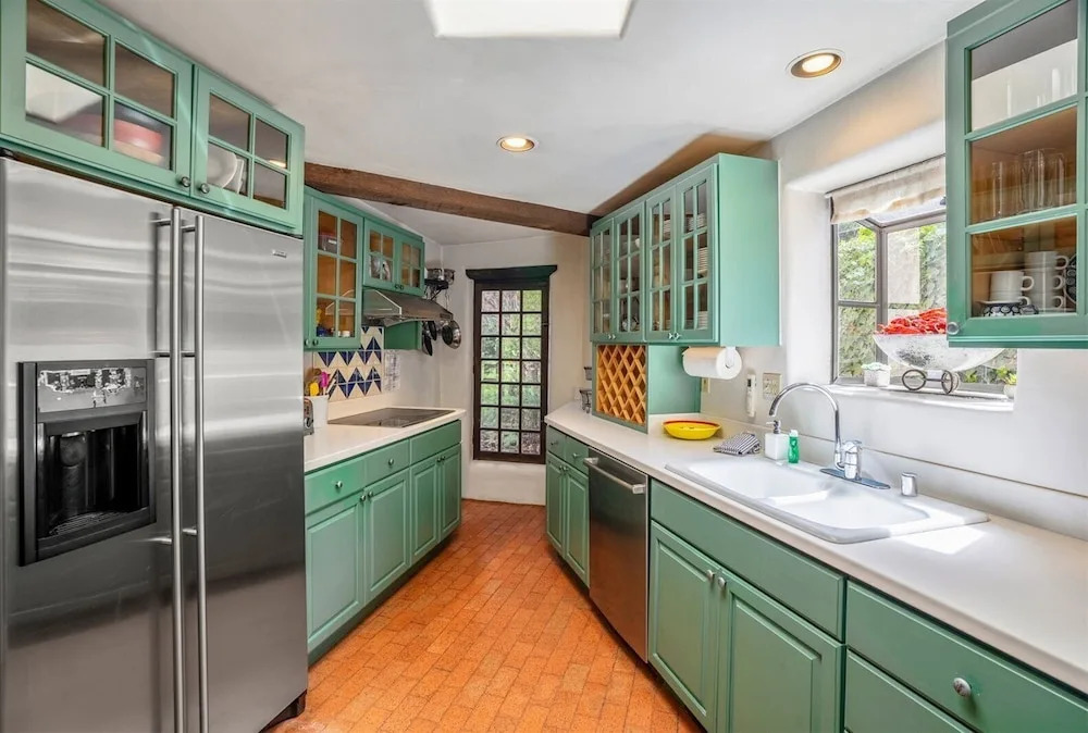 Garcia St. Adobe - Historic District, Close to Canyon Road, Three Master Bedrooms, Great Outdoor Space