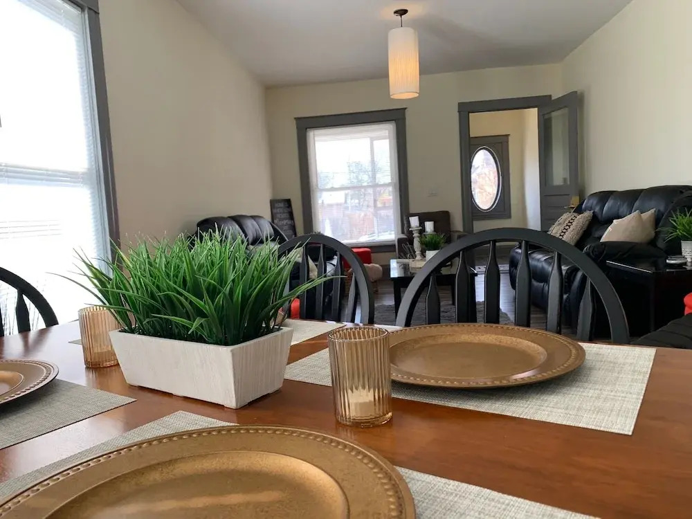 The Blackjack Duplex - Private Yard & Parking, Near Falls & Casino by Niagara Hospitality