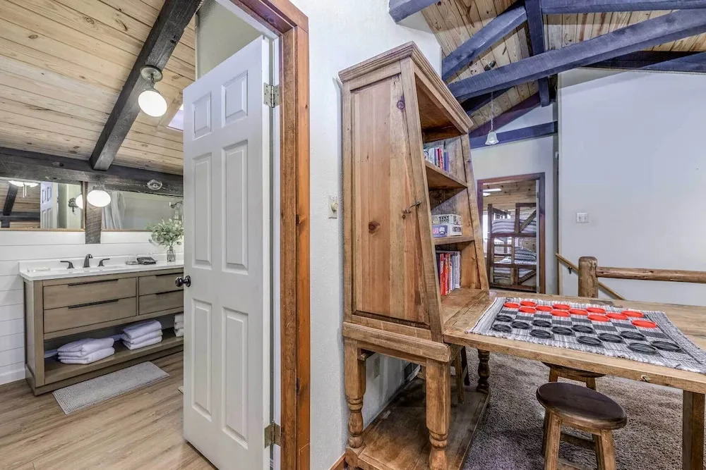 Rustic Ruidoso Log Cabin With Hot Tub & Deck!
