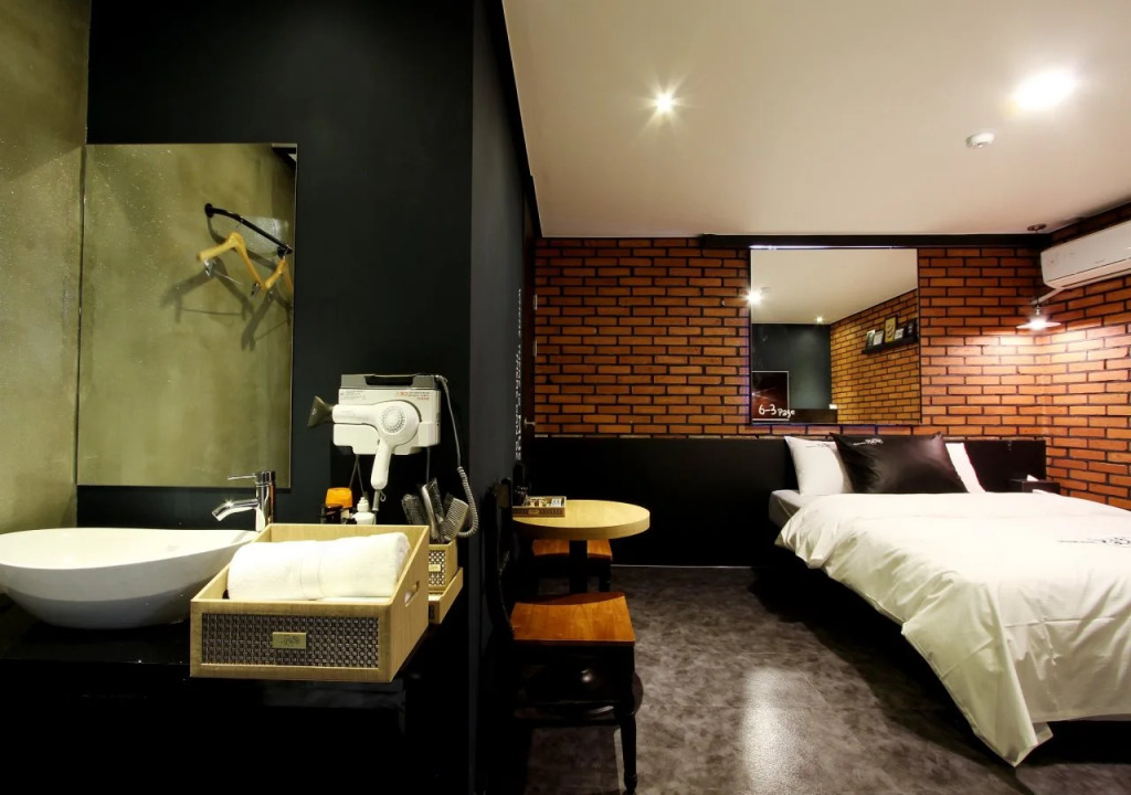 Page Hotel