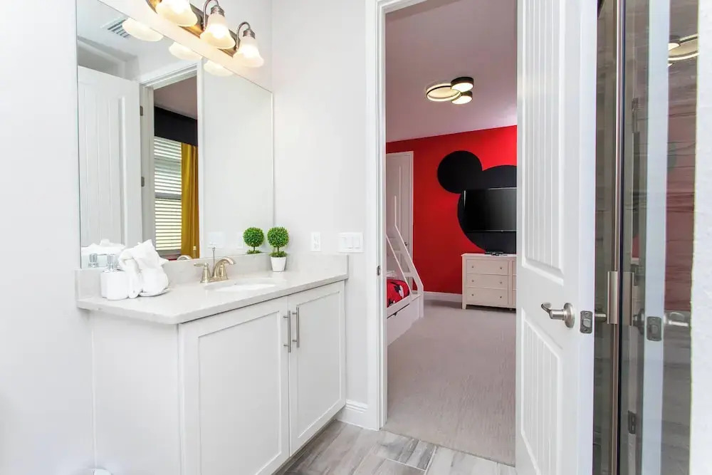 Family Escape With Private Pool & Themed Rooms