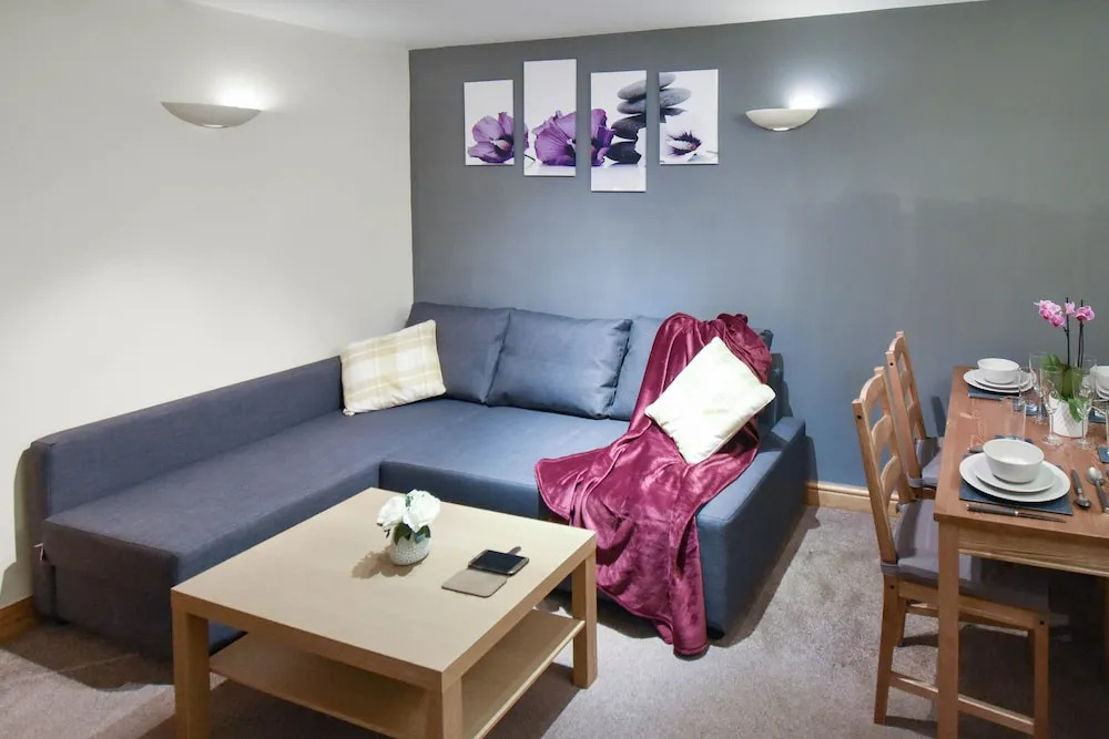 2 Bedroom City Apartment - Close to Queens Hospital