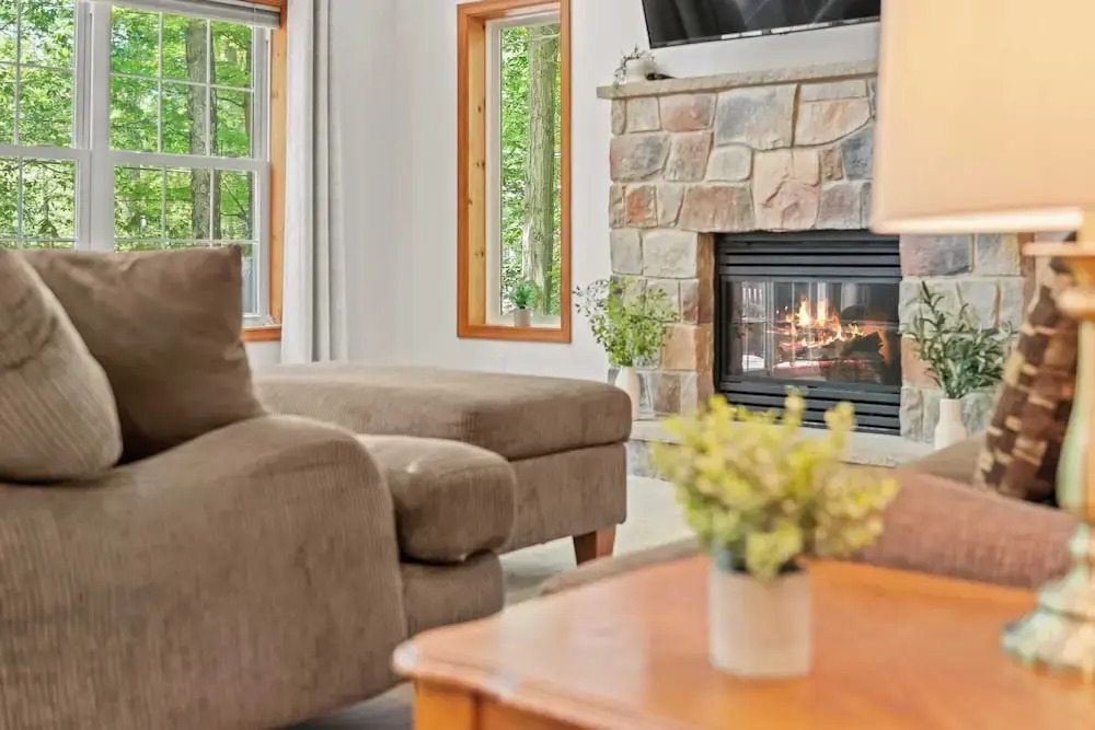 Lake + Pool Access, Game Room, Firepit, Deck Tawny and Peaceful by Avantstay