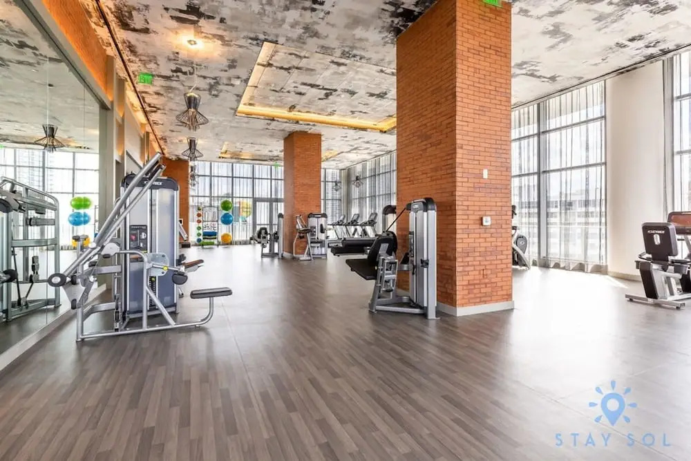 Bayview Luxury: 3BR Pools Oceanfront Amenities
