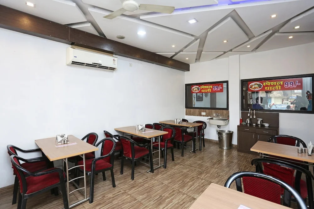 OYO 2660 Hotel Radhe Inn