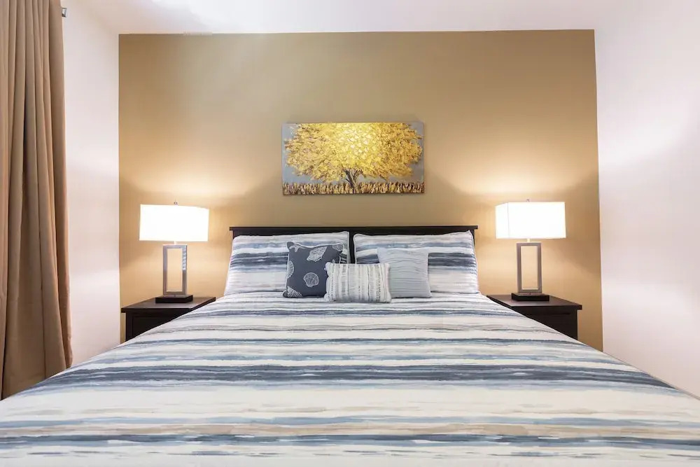 Luxurious King Sized BED Midtown Fully Equipped Condo -