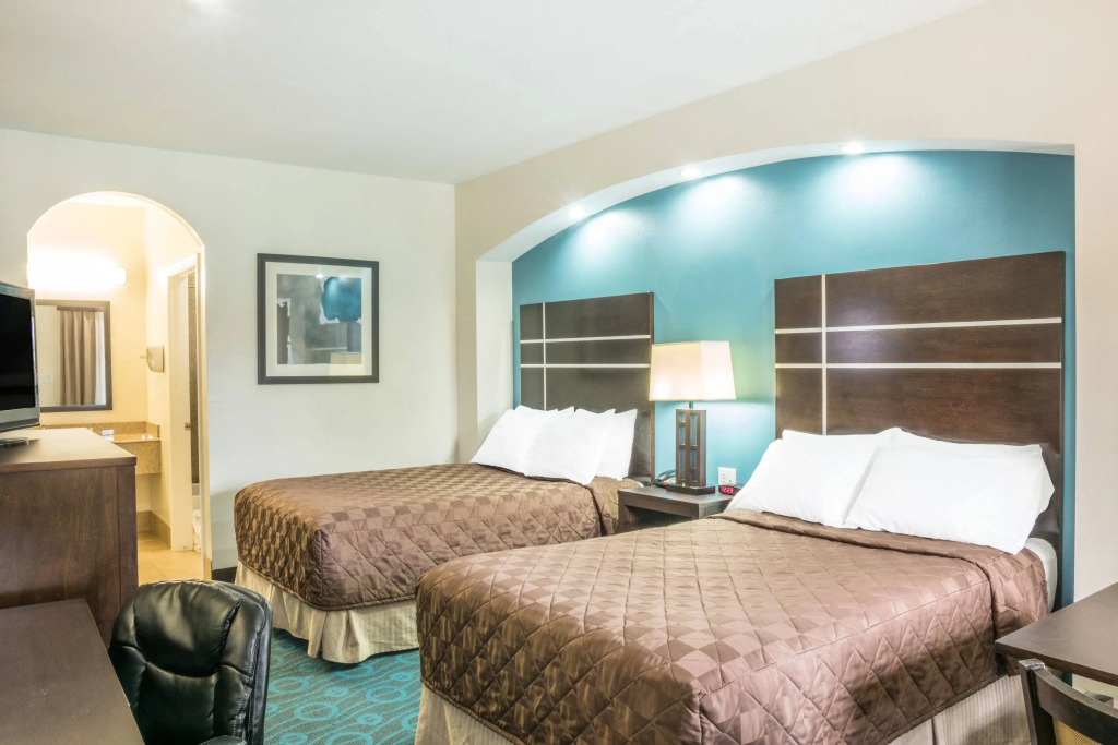 Spark by Hilton Daleville Roanoke North