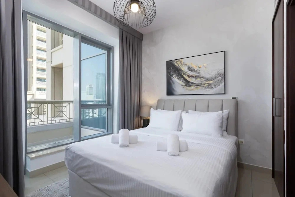 Luxury 2BR Downtown Apt With Burj Khalifa View