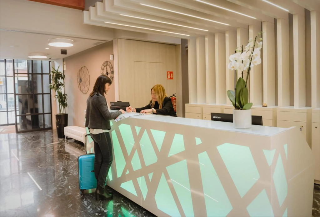 Arya Stadium Hotel