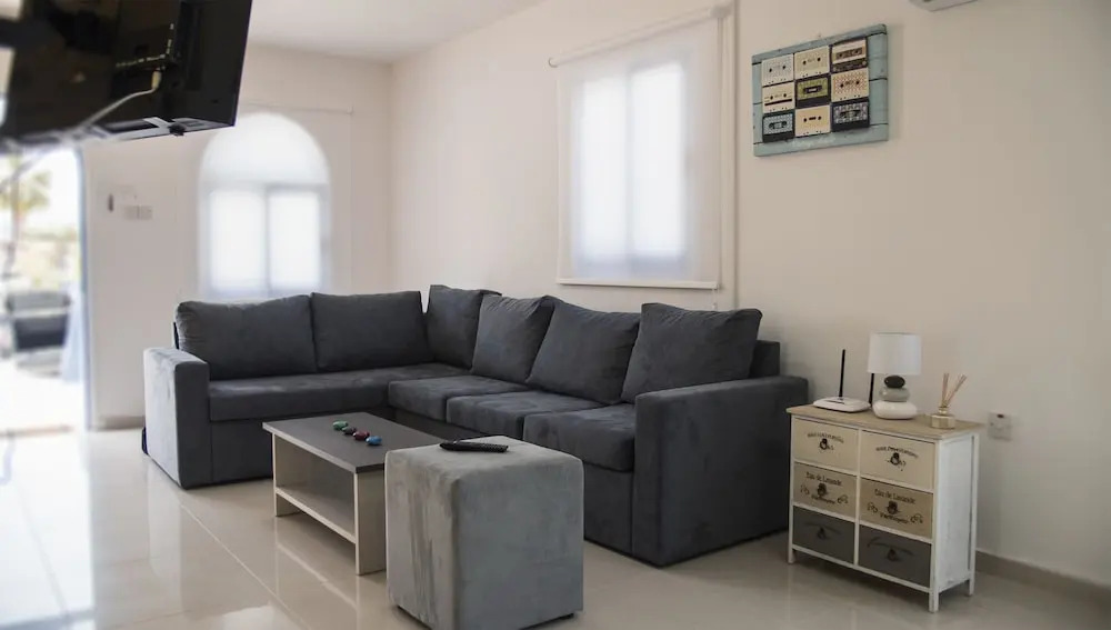 Anatoli 3BR Holiday Home 800m from the Beach