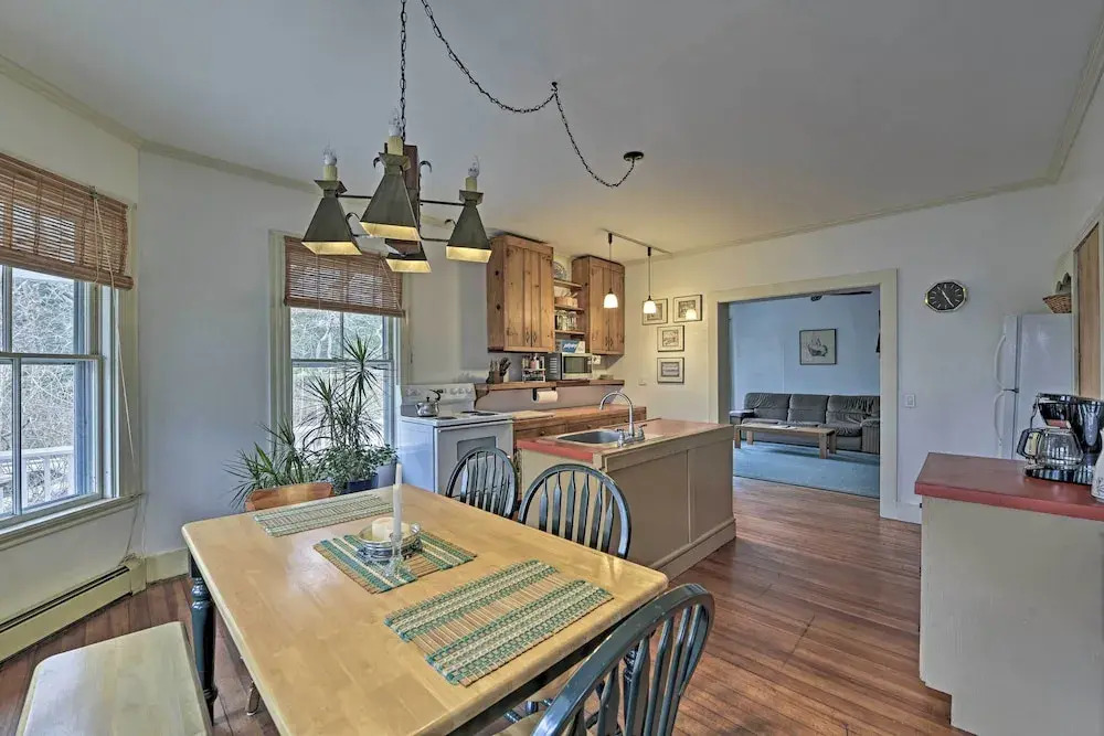Easy Access to Beaches: Vineyard Haven House