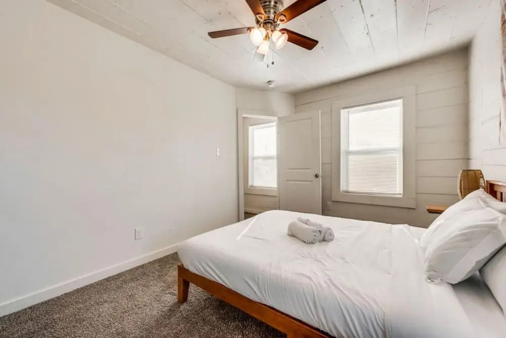 4 Queen Beds High Speed Wifi Private Parking