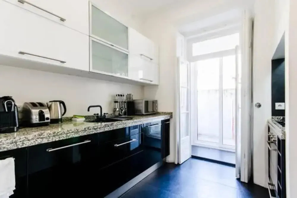 Modern 2-bed Apartment - Heart of Downtown Lisbon