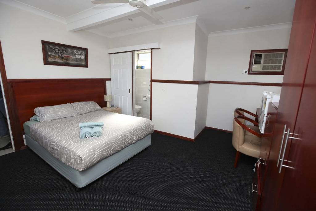 Across Country Motor Inn