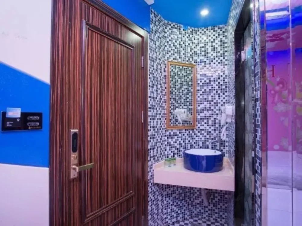 Shanghai Dream Of Rain Theme Hotel