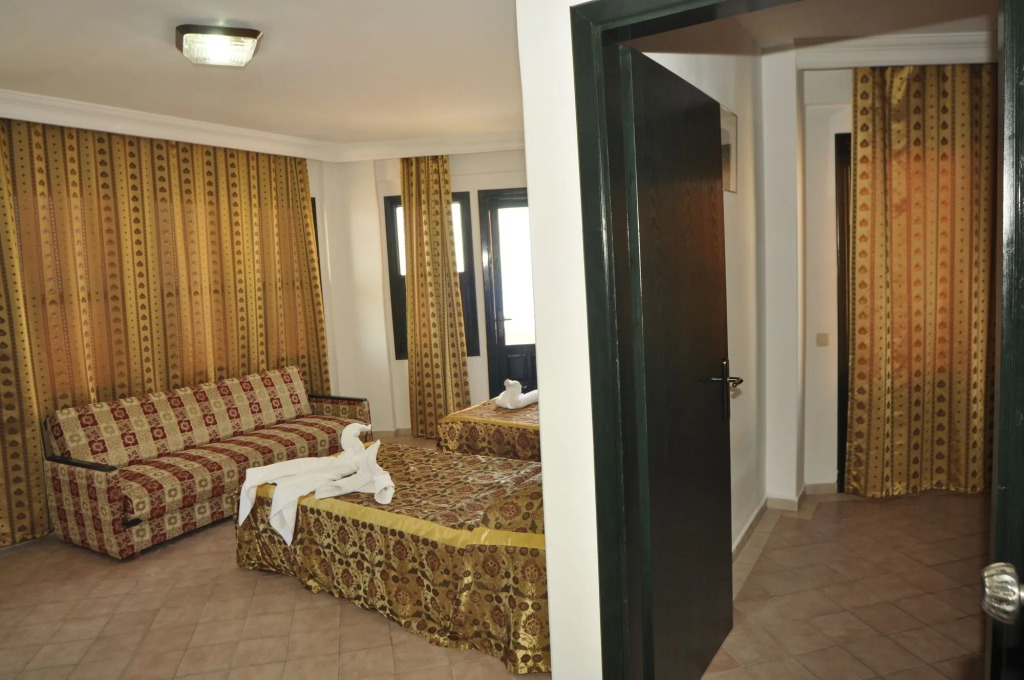 Gold Twins Beach Family
