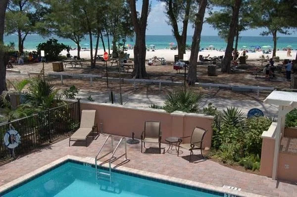 Alamanda Villas on Holmes Beach