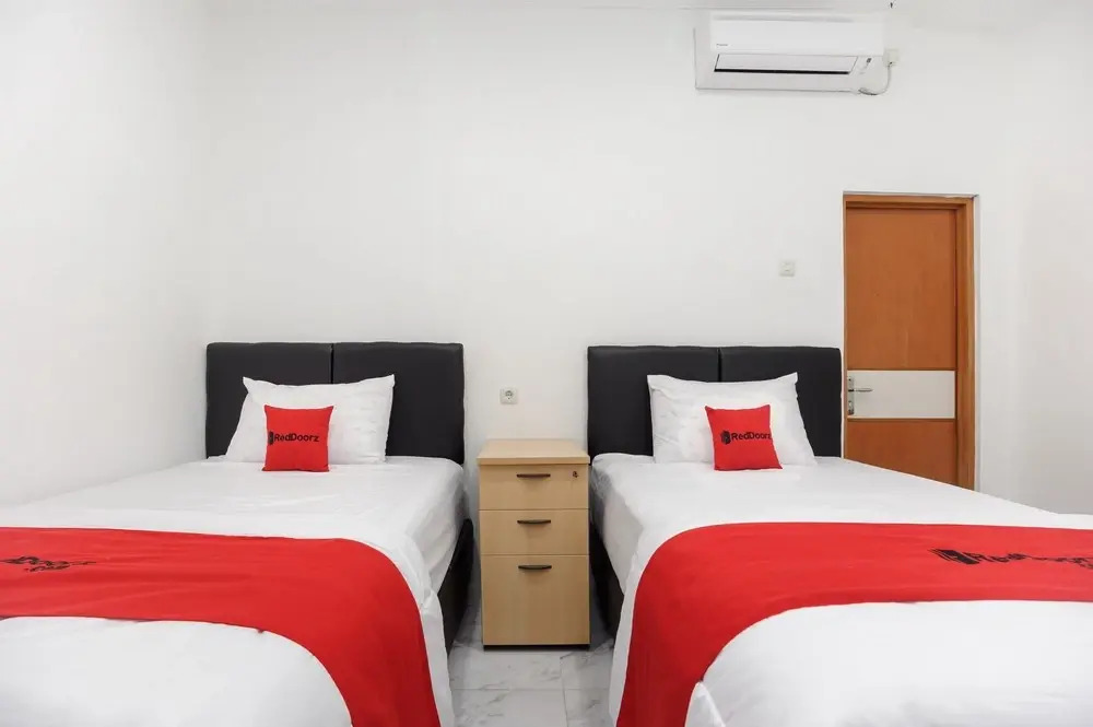 RedDoorz Syariah @ Sakura Hotel Jatiwaringin