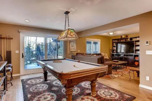 Fox Run 5 Br home by RedAwning