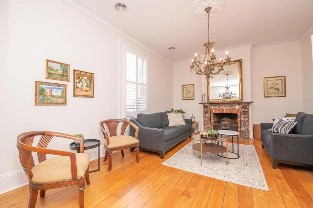 Dunkley House Bathurst Large CBD Heritage Home, Sleeps 10