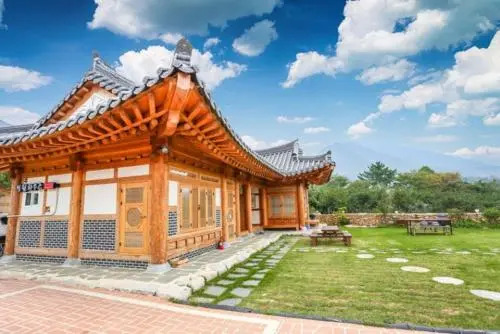 Hanok Jungwon House Pension