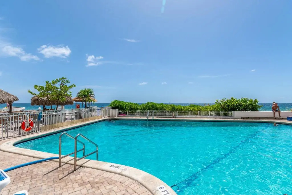 Ocean Beach Condo 3BR On the Sand 811