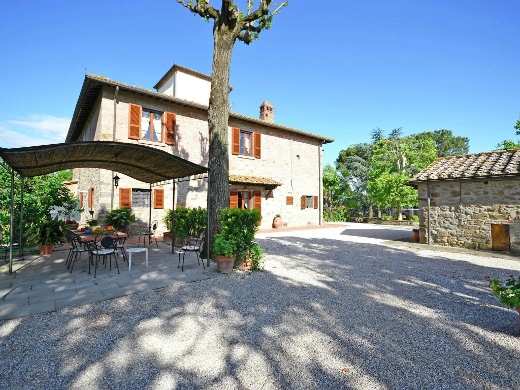 Villa in Cortona With Pool & Countryside Views