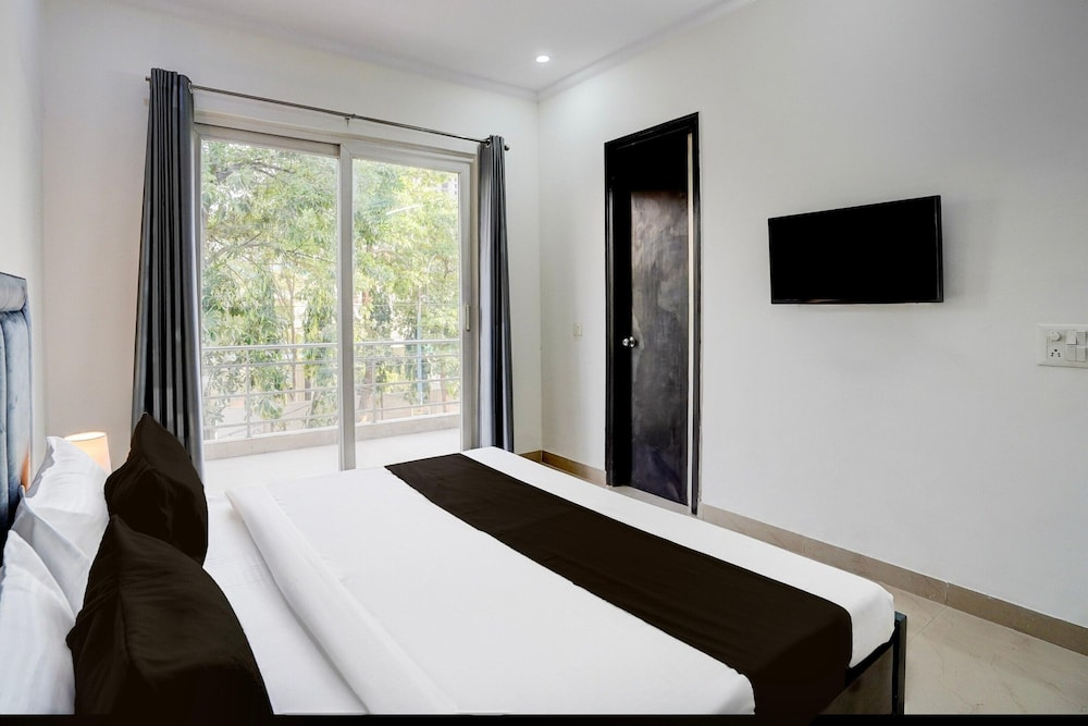 Townhouse Hotel Sec- 54 Golf Course Road