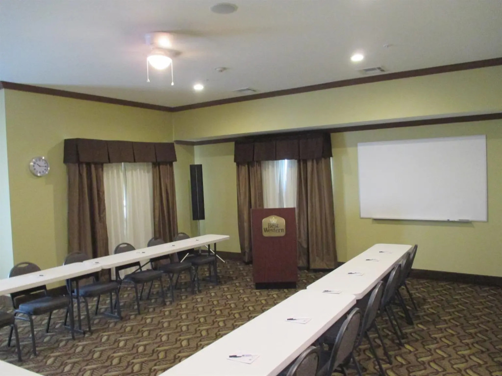 Best Western Plus Seminole Hotel & Suites