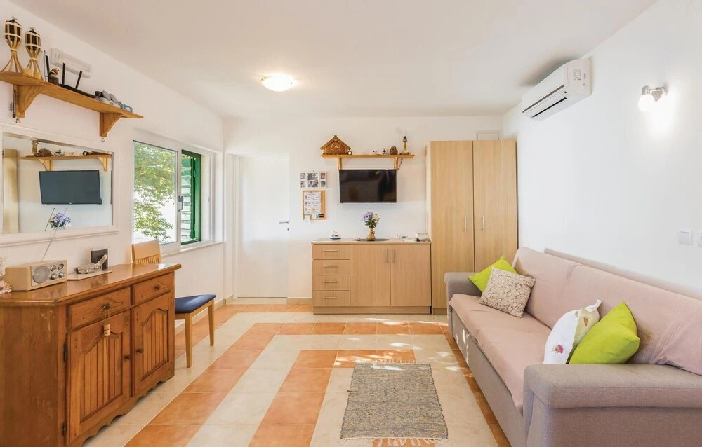Stunning Home in Podgora w/ Wifi and 1 Bedrooms