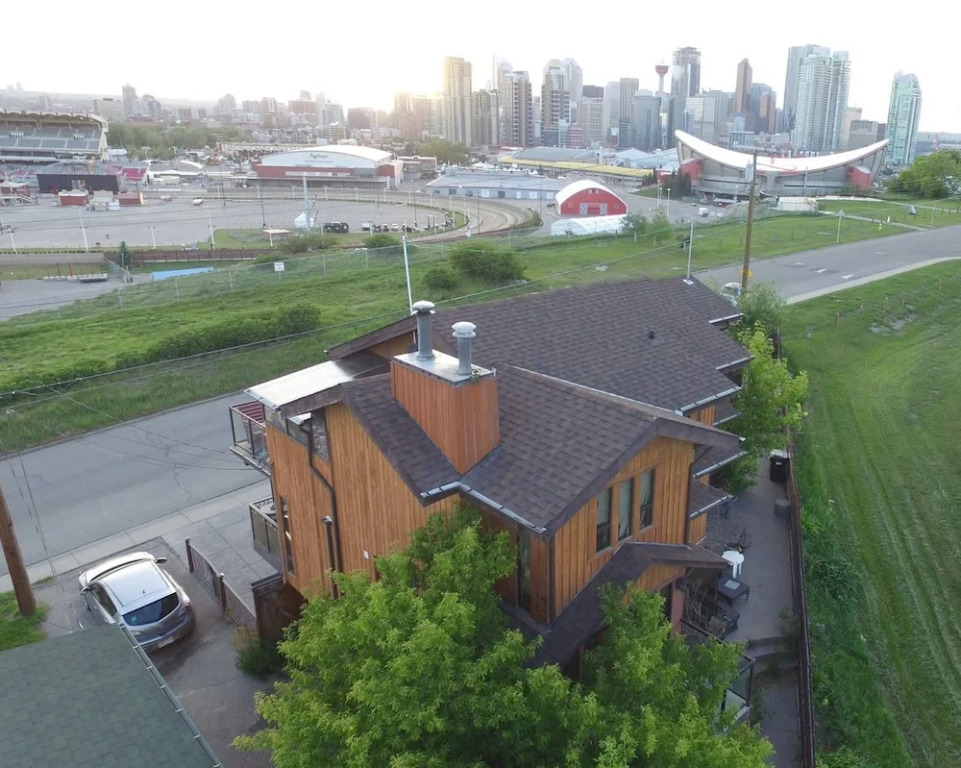 Calgary City View by Elevate Rooms