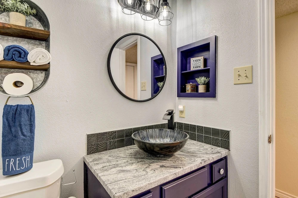 4 Mi to Joe Pool Lake: Home in Grand Prairie