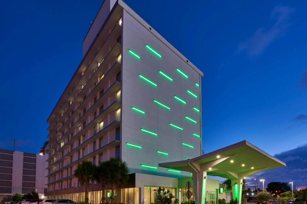 DoubleTree by Hilton Miami North I-95