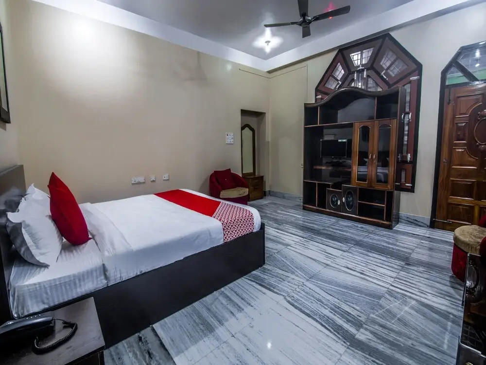 OYO 12808 Victoria Villa