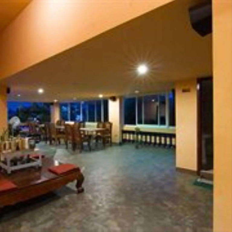 G Eleven Hotel