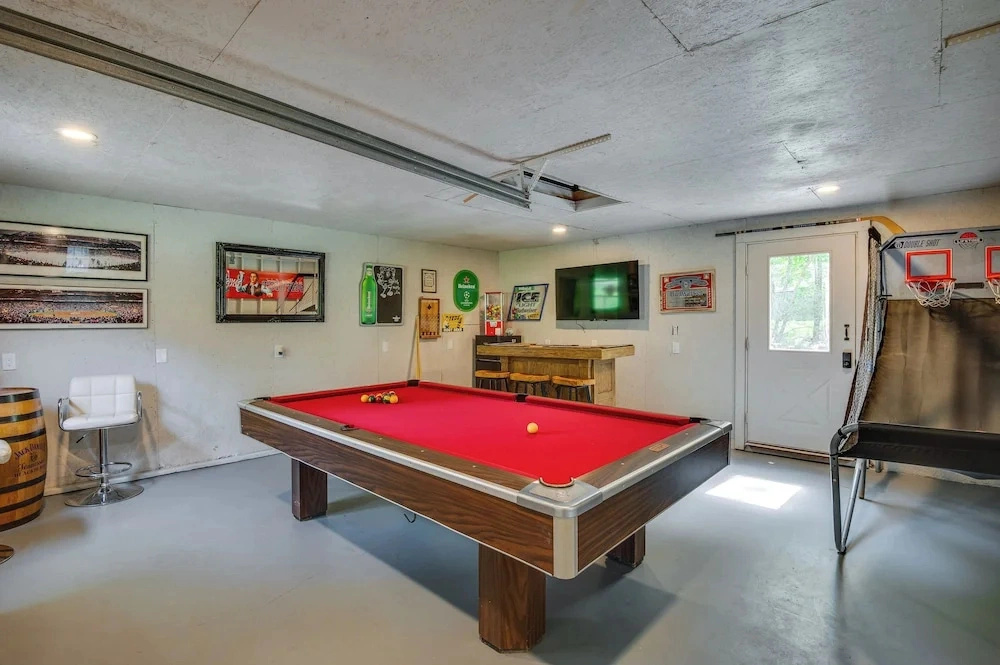 Hot Tub, Game Room! Stunning Home By Short Sands