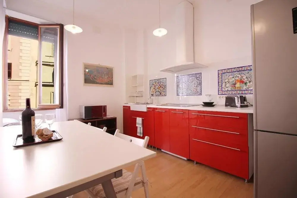 Spacious Apt Steps away from the Vatican