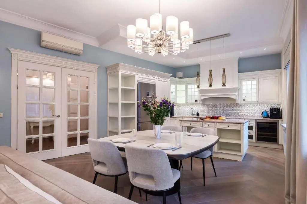 Luxury 2BDR Heart Of Old Town
