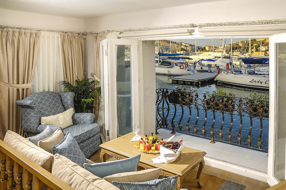 Cesme Marina Konukevi