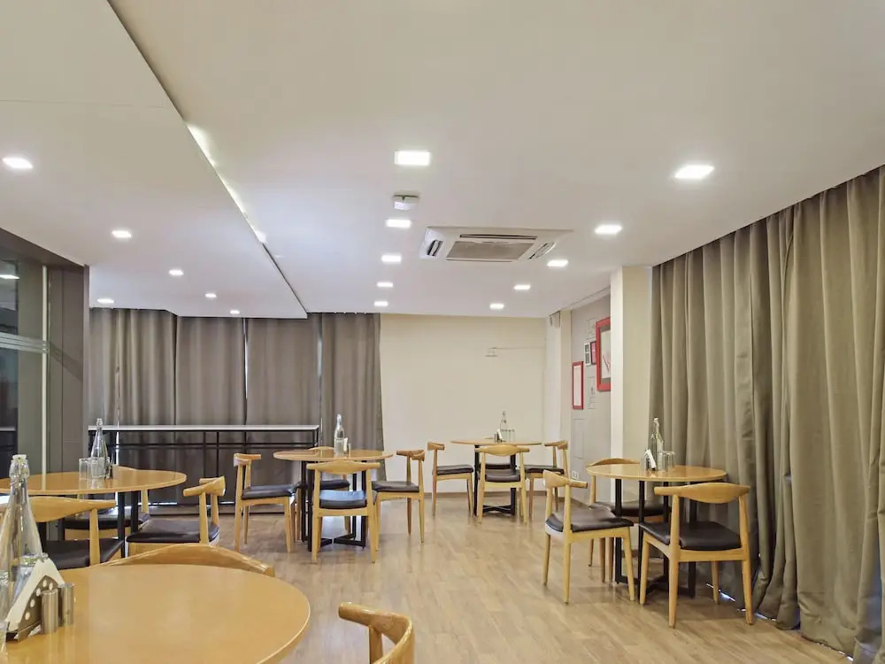 OYO Townhouse 030 Ashram Road Ahmedabad