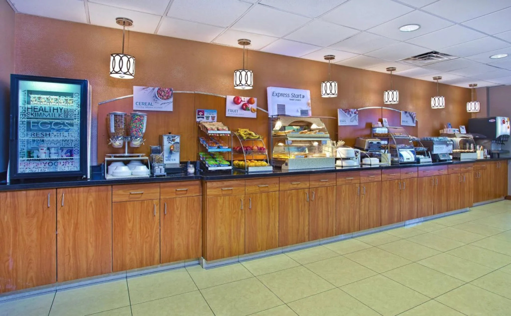 Holiday Inn Express and Suites Pittsburgh West Mifflin by IHG