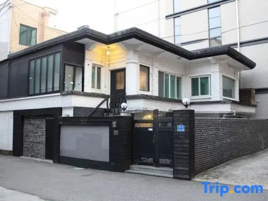 Hongik Stn 4min Soju House(450m)