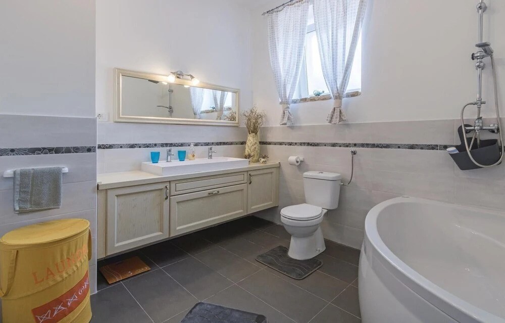 Gorgeous Home In Peruski