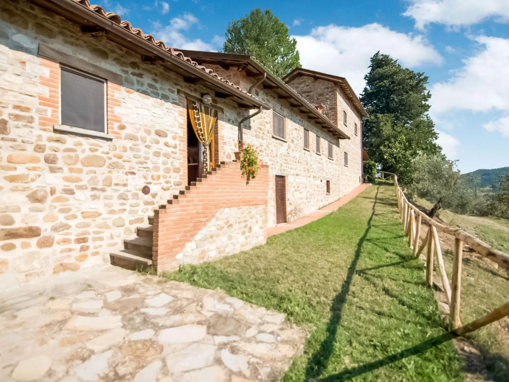 Farmhouse in Monte Santa Maria Tiberina with garden