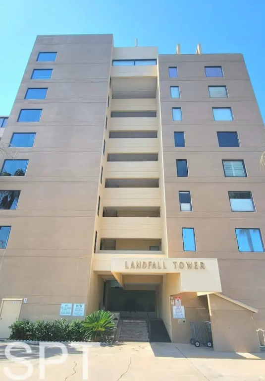 Landfall 22 1 Bedroom Home by RedAwning