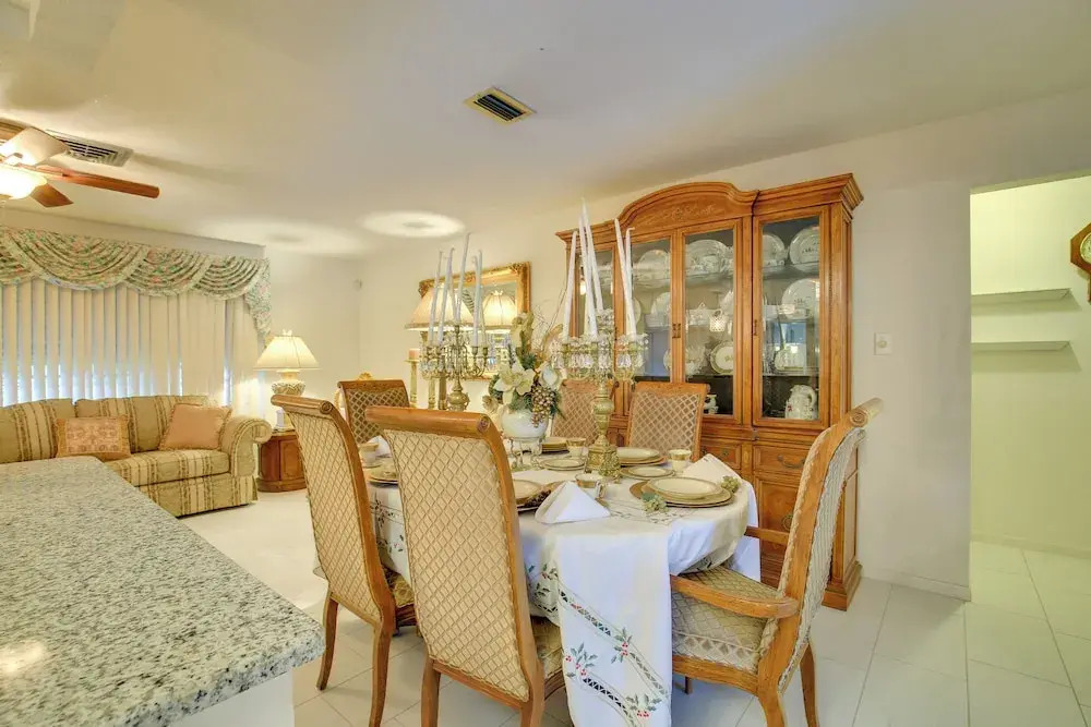 St Petersburg Home w/ Tropical Yard & Pool!