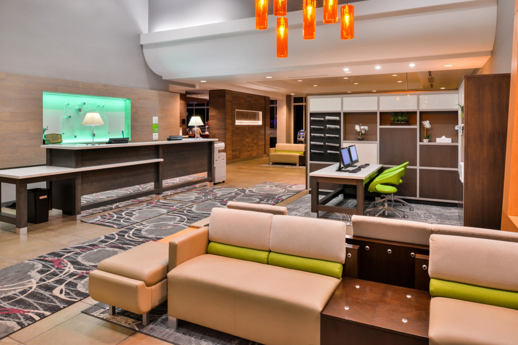 Holiday Inn Kansas City Airport by IHG