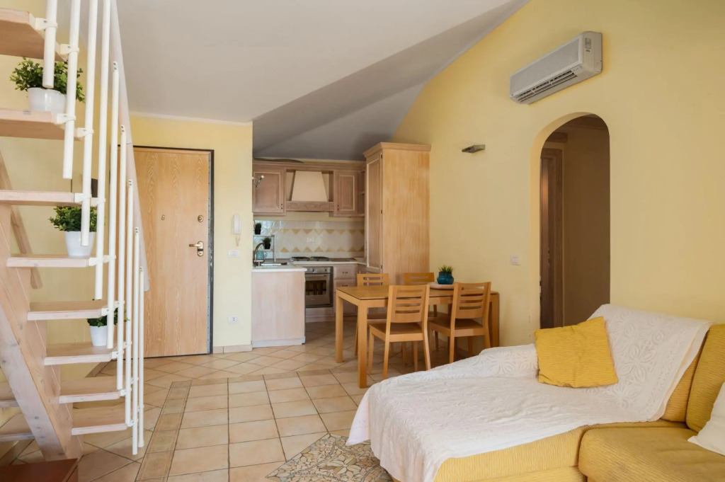 Apartment with a sea view, has 2 bedrooms: one double with en-suite bathroom and one triple with a F-CALA MORESCA