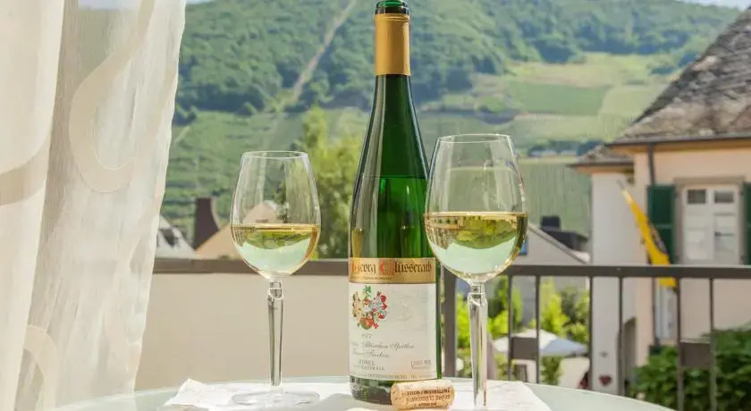 Claes Weinquartier - Appartements & Wine by Niko Schmitt