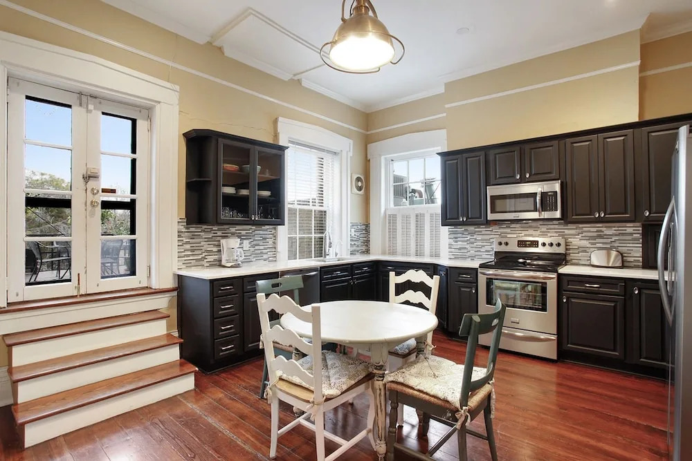 Jones Street Penthouse Unit #3 - 1 Br Apts